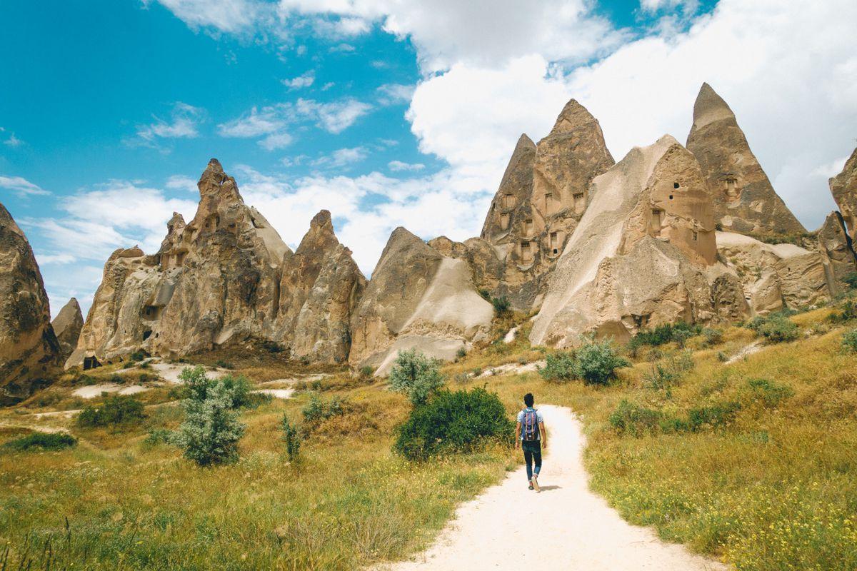 Full day hiking tour including Red, Rose, Love and Pigeon Valleys - 5